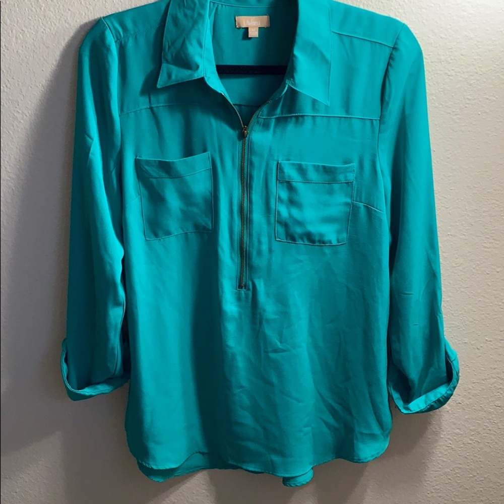 Green women’s top zip up
